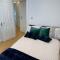 Double Room with shared bathroom in private self-contained flat you will share with one other person in family house 2 minutes walk from Tufnell Park tube station 15 minutes walk from Camden Town - 伦敦