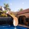 Beachfront Delfin Estate With Pool Sleeps 43 - مازاتلان