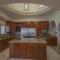 Beachfront Delfin Estate With Pool Sleeps 43 - مازاتلان