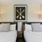 Sparkling Designer 3 bed Suite by Taneycomo