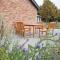 The Bearded Goat Den - A rural retreat at this modern holiday cottage - Saint Leonards