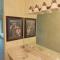 C16, Two bedroom, two bath, log-sided Harbor North luxury cottage with hot tub, cottage