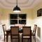 Boho Chic Retreat 3BR 2BA House with Ample Space, WiFi, and Fenced Yard - ماكالين