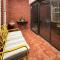 Boho Chic Retreat 3BR 2BA House with Ample Space, WiFi, and Fenced Yard - ماكالين