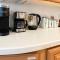 Boho Chic Retreat 3BR 2BA House with Ample Space, WiFi, and Fenced Yard - ماكالين