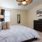Wilmington Loop 6 Br Luxury Villa with Pool and Spa