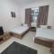 Cozy Rooms and Small Partitions for Men guests in Dubai - دبي