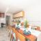 Xtra Large 4 Bedroom House, near Excel, London City and 5 walk to Train Station