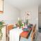 Xtra Large 4 Bedroom House, near Excel, London City and 5 walk to Train Station