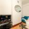 Xtra Large 4 Bedroom House, near Excel, London City and 5 walk to Train Station