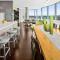 Downtown Bellevue Studio w Gym WD nr shops SEA-117