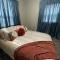 Cozy vintage getaway minutes from downtown