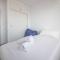 R143 Beachfront Apartment Dorianne