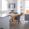 R143 Beachfront Apartment Dorianne