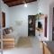 Casa Rústica em Condomínio com Piscina