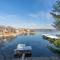 Lake front House w/ Private Dock