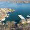 Lake front House w/ Private Dock
