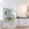 Driftwood Cottage 1 28 Farm Rd pet friendly Wi Fi Air Con and ground floor