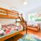 Beach Cottage. 100m to the beach 9minutes to Hot Springs. Pet Friendly