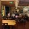 Llandudno apartment, quirky pub with tropical beer garden - Llandudno