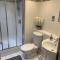 Stunning Spacious City Apartment with free parking