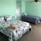 Beach Front on the Bay in our Rustic, Pet Friendly Cottage home - North Camellia Acres