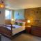 The Hollybush Inn and B&B - Priors Marston