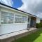 Signature, Scratby - Two bed chalet, sleeps 7, free Wi-Fi, bed linen and towels included, pets welcome and onsite entertainment available