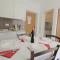 Apartments with pool Albina - Umag
