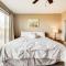 Pools, Marina and Grill Osage Beach Condo! - أوساغ بيتش