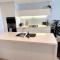 29th floor Oracle Tower 2 stunning ocean and city views