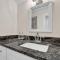 The Victorian - elegant 3BR home near Overton - ممفيس