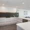 Oceanside Apartment with Iconic Views