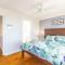 Away Nelson Bay, 29 Wollomi Ave - Spacious family home with water views, pet friendly, Wifi & aircon