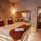 Bayar Cave Suites - 于尔居普