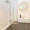 WALK TO THE BEACH, spacious cottage with sea views - 圣梅尔林