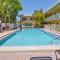 Waves 18, 2 Bedroom, Pool View, Heated Pool, BBQ, WiFi, Sleeps 6 - St Pete Beach