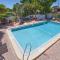 Waves 18, 2 Bedroom, Pool View, Heated Pool, BBQ, WiFi, Sleeps 6 - St Pete Beach