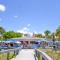 Waves 18, 2 Bedroom, Pool View, Heated Pool, BBQ, WiFi, Sleeps 6 - St Pete Beach