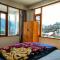 Bros Hostel & Yaara Cafe