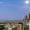 2BR CBD pad, city views, free parking, pool, gym