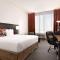 Travelodge by Wyndham Quebec City Hotel & Convention Centre