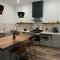 Luxury 2BR within walking distance to Nightlife!!