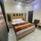 Decent Palace Hotel