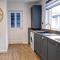 Seashell House with SEA VIEWS and FREE GYM POOL PASS