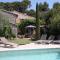 Charming Provençal farmhouse with pool - Mérindol