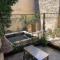 Maison atypique avec jardin et piscine - Cornillon
