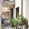 LE RONDINI - Courtyard apartment with balcony & terrace