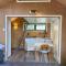 Central Wanaka Oasis, Tiny Home, Mountain Views & Spring Water