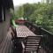 Cozy mountain cottage with terrace in Dolni Lomna - 多尔尼洛玛纳